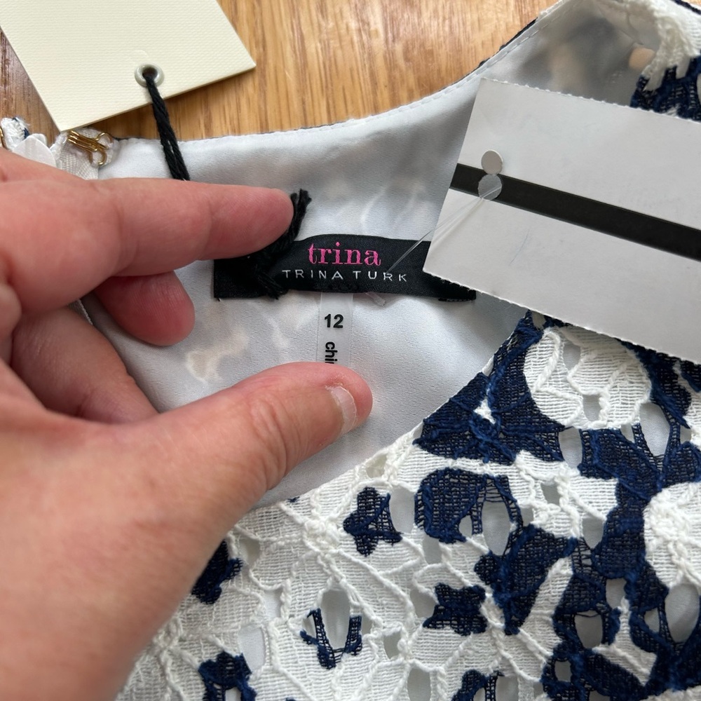 NWT Trina Turk Navy Blue & White Floral Polka Dot Lace Sheath Dress Size 12 - Picture 11 of 12